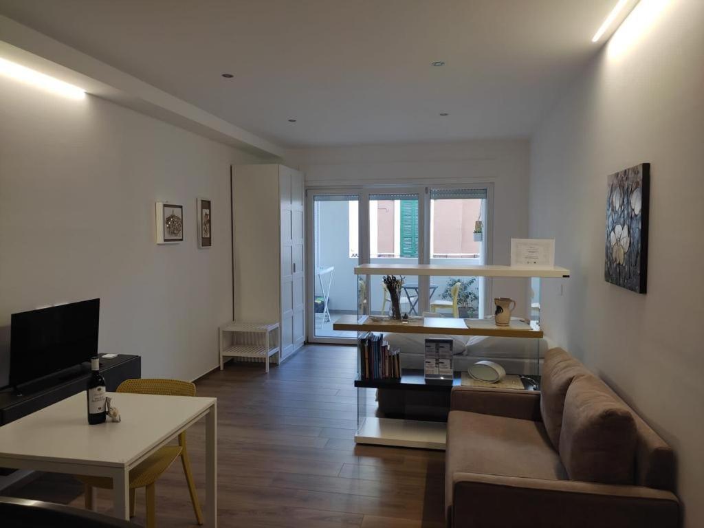 Appartement Domus13-With Private Parking à Bari Extérieur photo